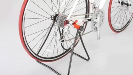 Bicycle stands: views, installation and operation tips