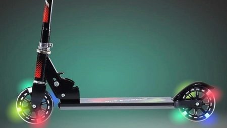 Scooters with luminous wheels: what are and how to choose?