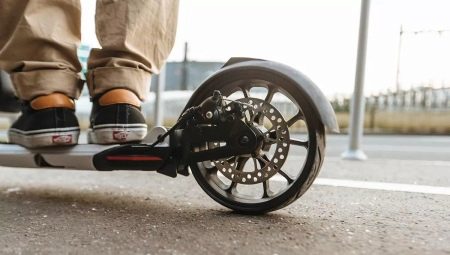 Scooter brakes: varieties, selection, installation