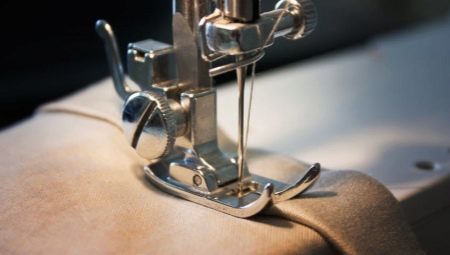 How to insert a needle into a sewing machine?