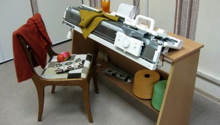 Tables for a knitting machine: pros, cons and varieties