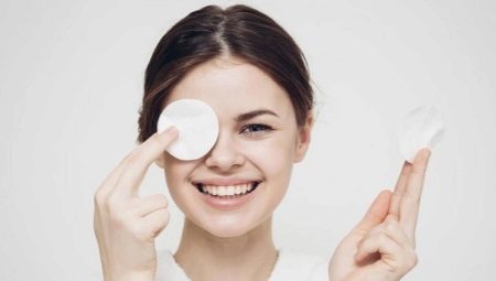 Hvordan vaskes vandtæt mascara ud?