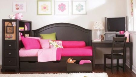 How to choose a sofa for the girl in the bedroom?