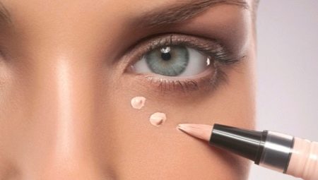 How to mask bruises under the eyes with cosmetics?