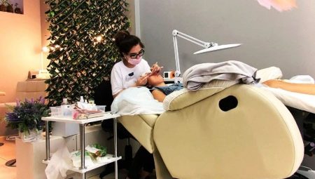 Armchairs for eyelash extension: features, types and selection