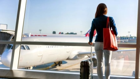 Is it possible to take a hairdryer in hand luggage and why are there restrictions?