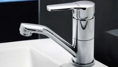 Bathroom faucets Rossinka: characteristics, assortment, choice
