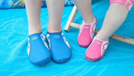 Children's shoes for the pool: features, varieties, subtleties of choice