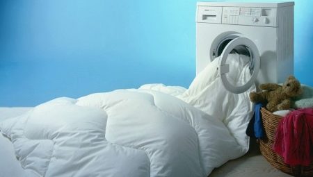 How to wash a blanket in a washing machine?