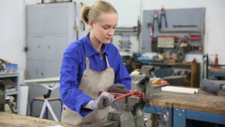 How to create a resume locksmith?