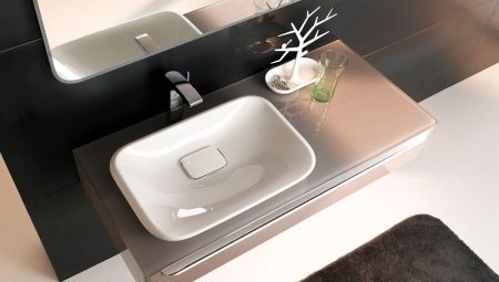 Sizes of sinks in the bathroom