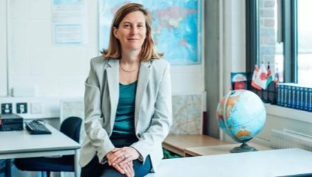 History teacher: advantages and disadvantages of the profession