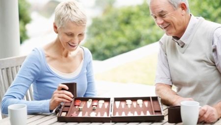 Exercises for the brain and memory of an elderly person