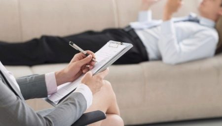 ฉันต้องสอบอะไรเพื่อให้นักจิตวิทยาเข้ามหาวิทยาลัย?