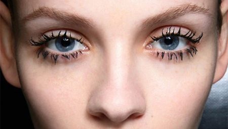 Making eyelashes of spider legs