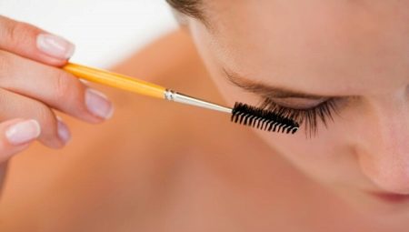 How to comb extended eyelashes?