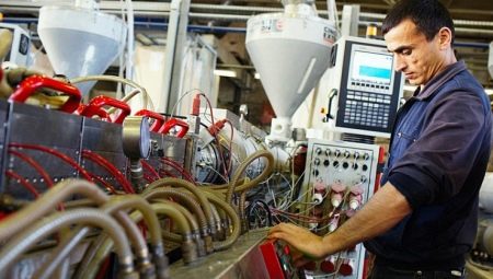 Who is an extruder driver and what does he do?