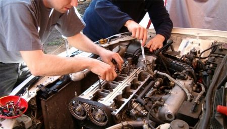 Who is a minder and what does he do?