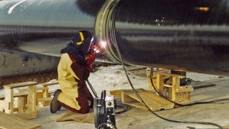 Who is a NAKS welder and why is certification needed?