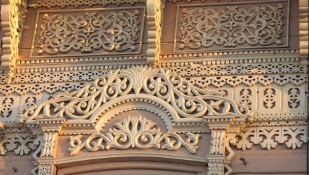 Features of openwork carving