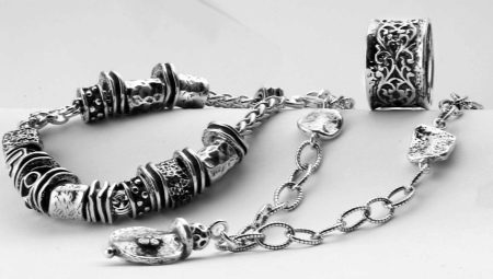 Israeli silver features