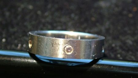 Hur bestämmer jag äktheten av platina?