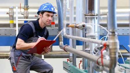 Who is a gas boiler fitter and what does he do?