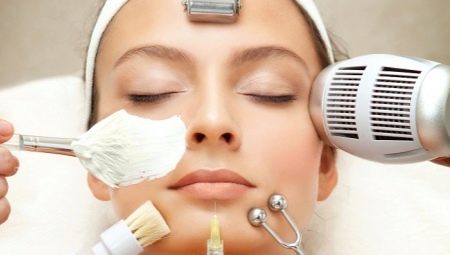 Who is an esthetician technologist and what does he do?