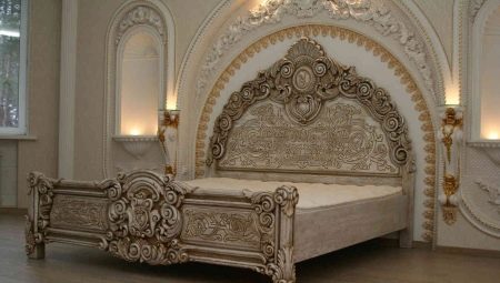 Features of carved wooden beds