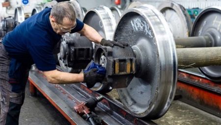 Rolling stock repair fitter