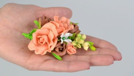 Making small flowers from foamiran