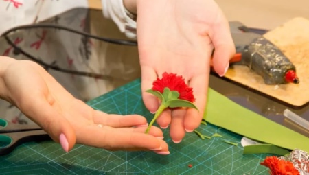 Elaboració de clavells a partir del foamiran