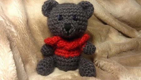 How to tie an amigurumi bear?
