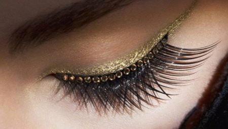 Rhinestones on the eyelashes: choice, fixing technique, examples