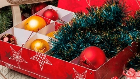 All about Christmas tinsel