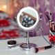 Illuminated table mirror: features of choice