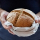 How to take bread: with a fork or hand?