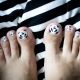 Black and white pedicure: maximum contrasts