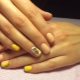 Ideas for a bright manicure with a bee