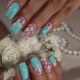 How to design nails in blue and white?
