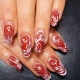 Red manicure with a pattern: features and examples of design