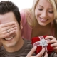 What to give to the husband on the first wedding anniversary?