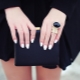 How to choose a manicure for a black dress?