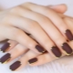 Options for dark manicure for short nails