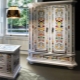 How to make a decoupage cabinet?