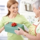 Gifts for mom's anniversary: ​​what can they be and how to choose the right option?