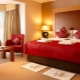 Burgundy bedroom: a variety of shades and design recommendations