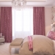 The subtleties of using pink curtains in the bedroom interior