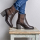 Women's chelsea boots: what are and what to wear?