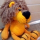 How to tie a lion amigurumi?